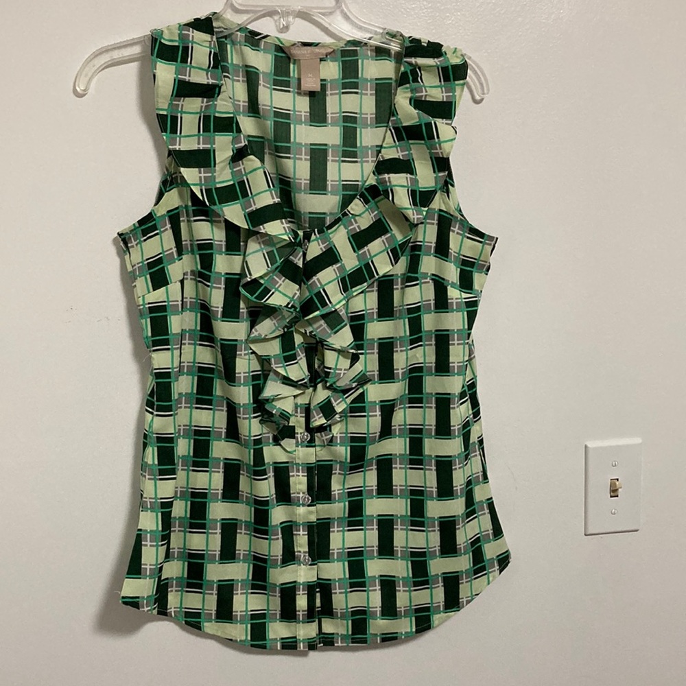 Green Banana Republic blouse with clear Diamond cut button front. Size medium